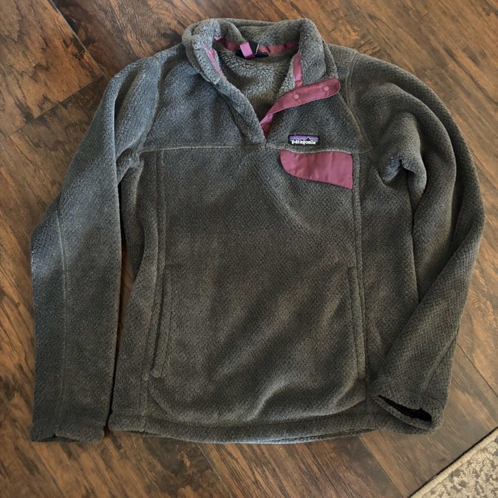 Patagonia Women's Gray and Pink Sweater